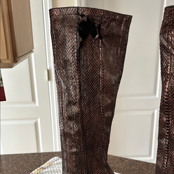 MANOLO BLAHNIK LADIES BRONZE SNAKE TALL HEEL STRETCH BOOTS-9 - Picture 4 of 16